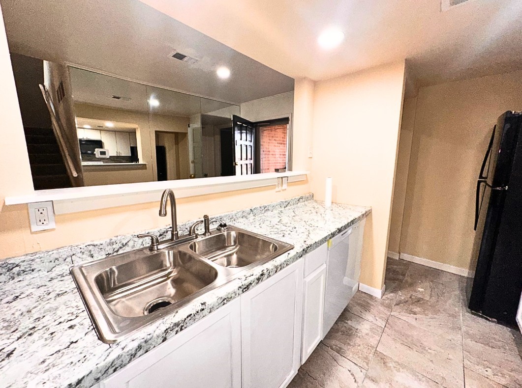 556 E Avenue J Grand Prairie TX 75050