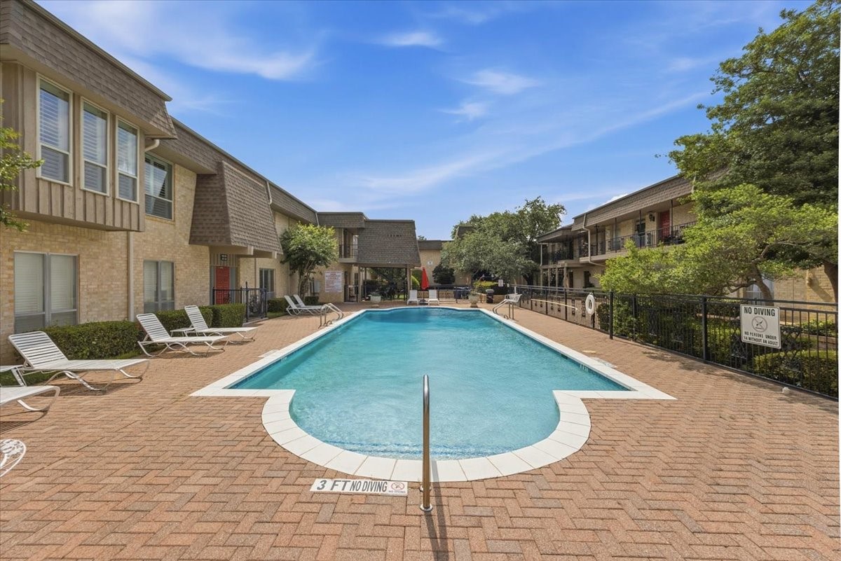 4320 Bellaire Drive S Fort Worth TX 76109