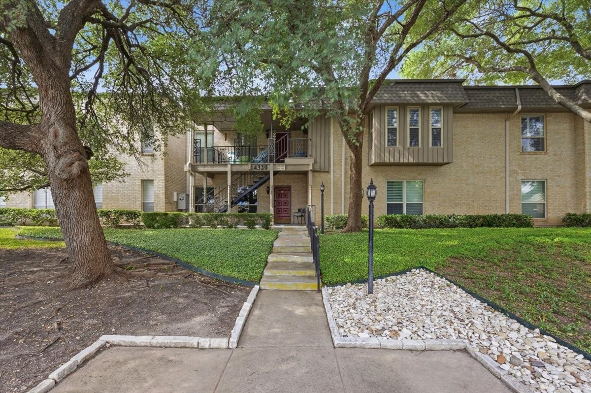 4320 Bellaire Drive S Fort Worth TX 76109