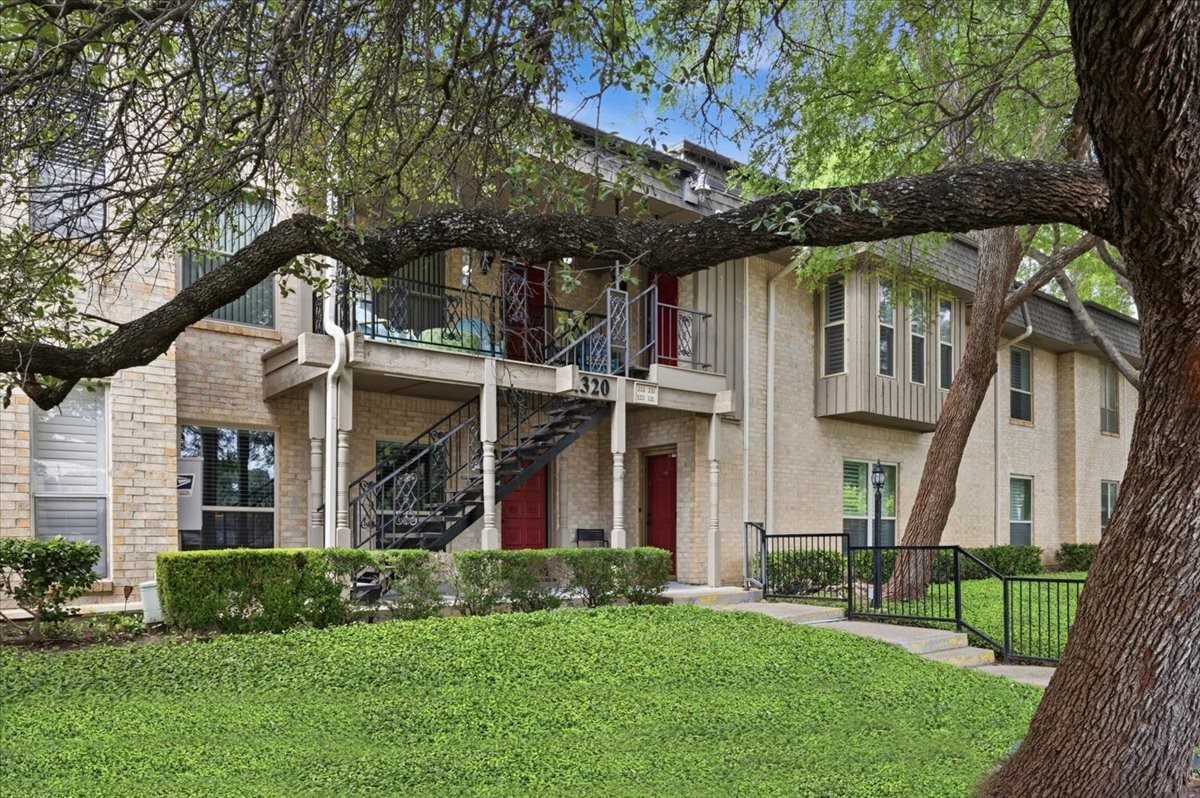 4320 Bellaire Drive S Fort Worth TX 76109