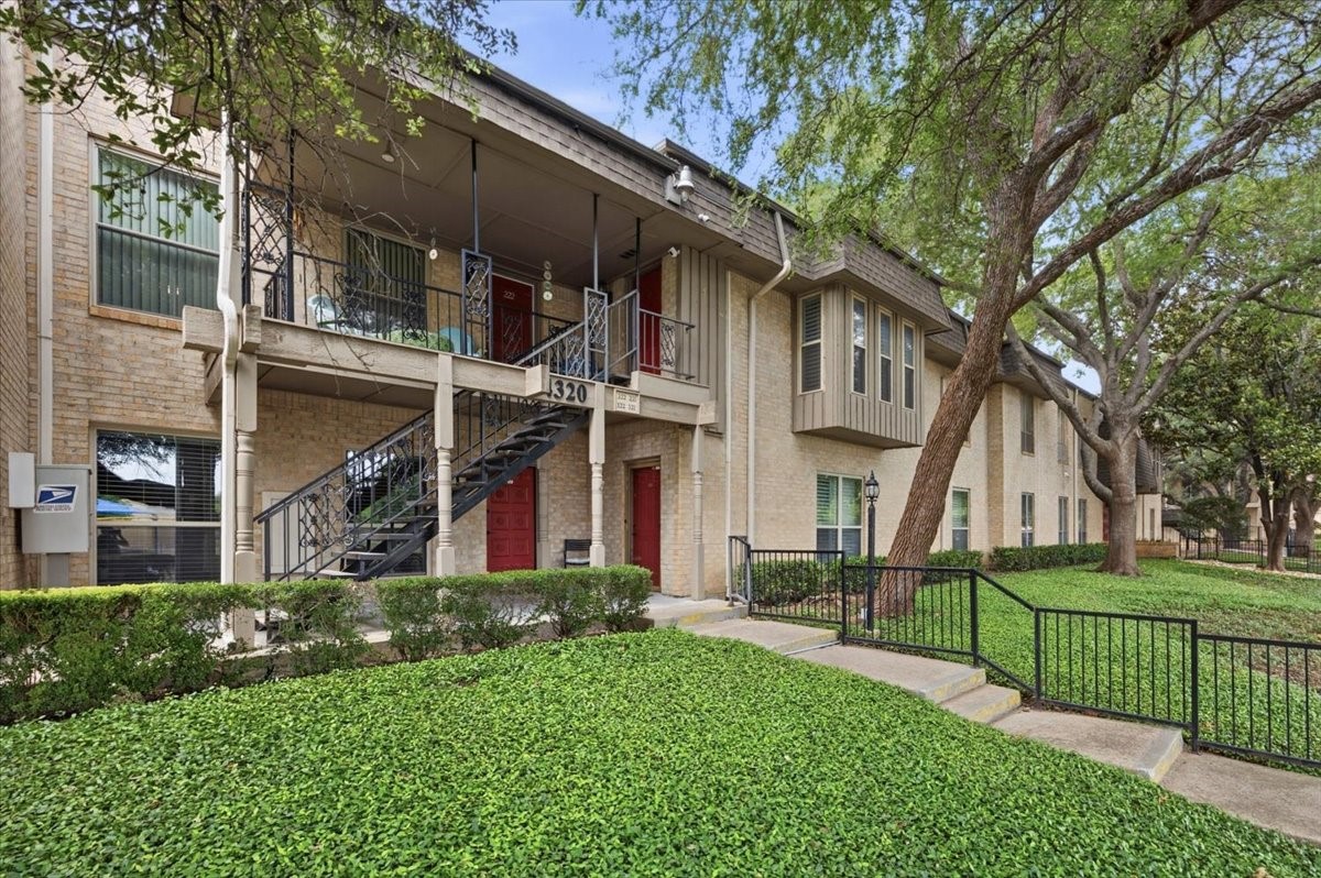 4320 Bellaire Drive S Fort Worth TX 76109