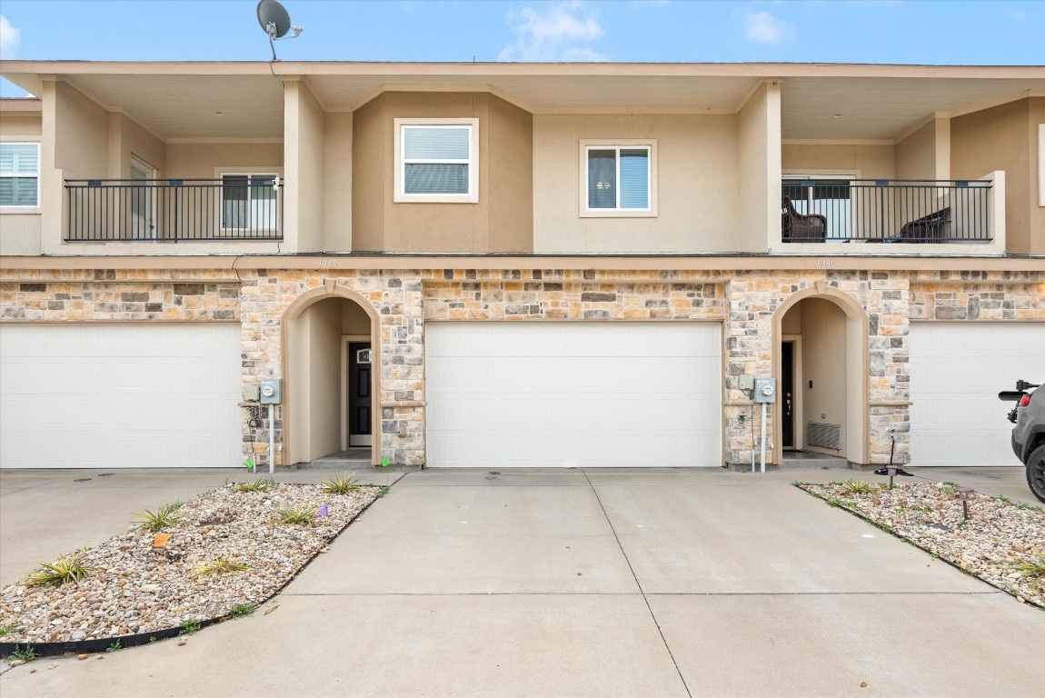 1305 Summerset Lane Burleson TX 76028