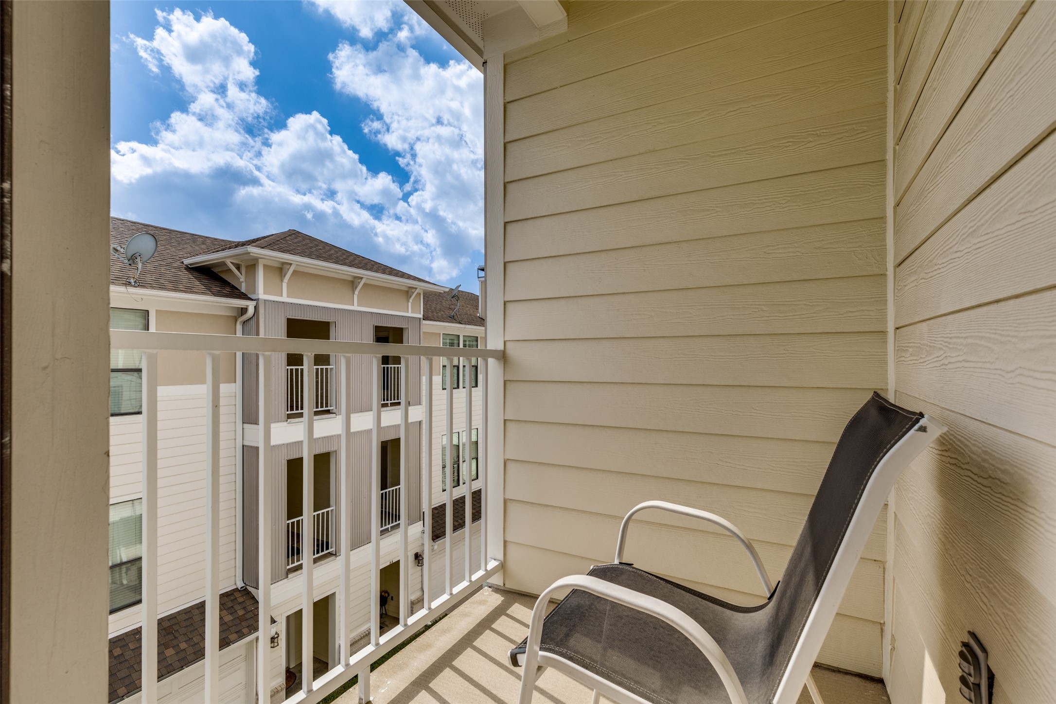 2407 Stutz Drive Dallas TX 75235