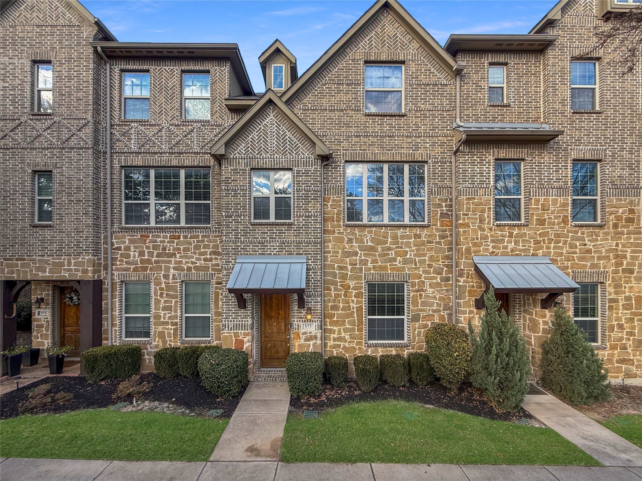 573 W Royal Lane Irving TX 75039
