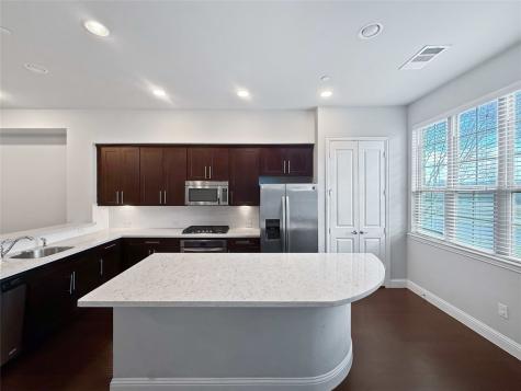 573 W Royal Lane Irving TX 75039
