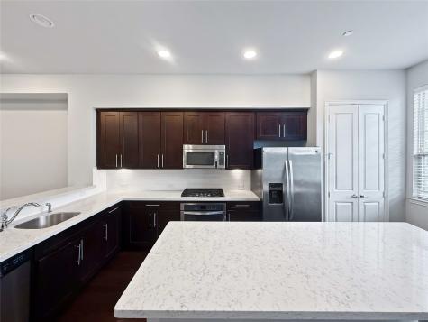573 W Royal Lane Irving TX 75039
