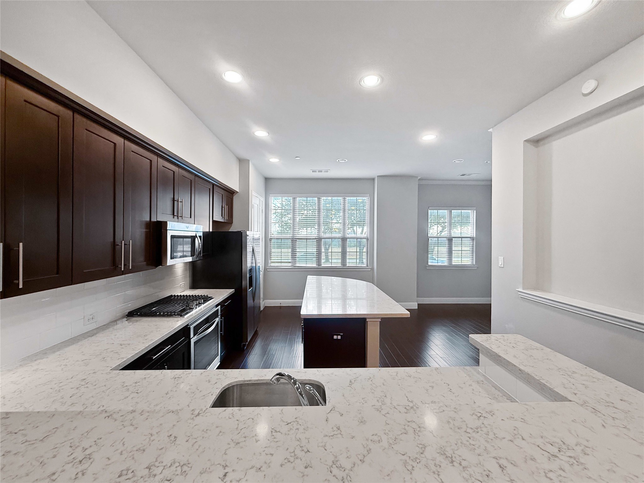 573 W Royal Lane Irving TX 75039