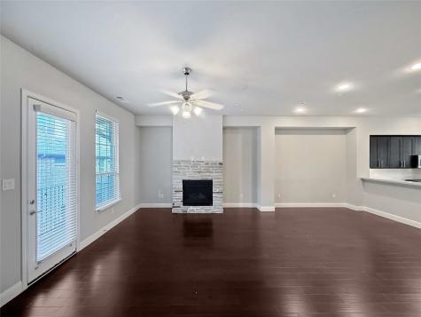 573 W Royal Lane Irving TX 75039
