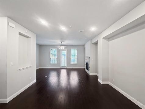 573 W Royal Lane Irving TX 75039