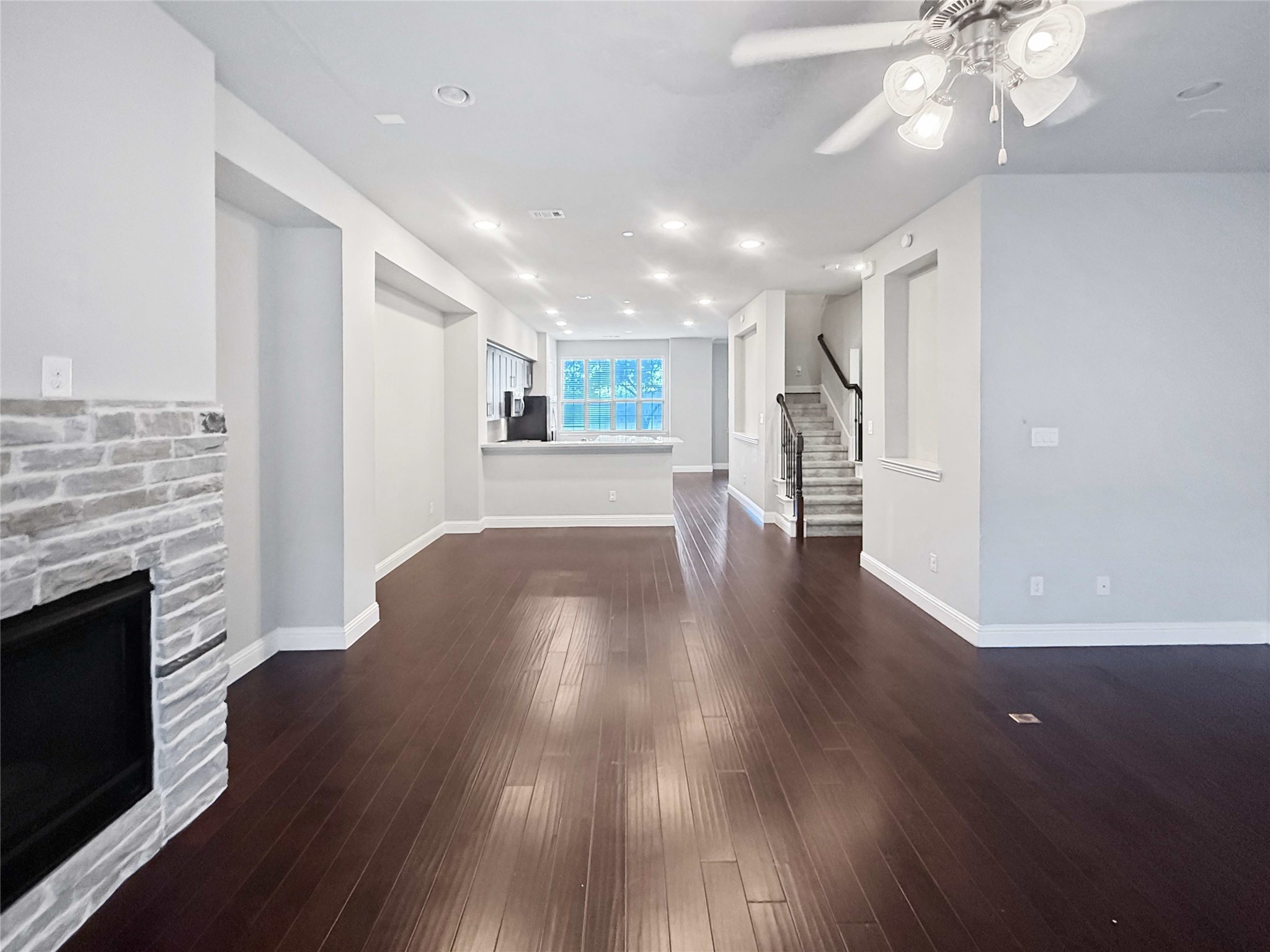 573 W Royal Lane Irving TX 75039