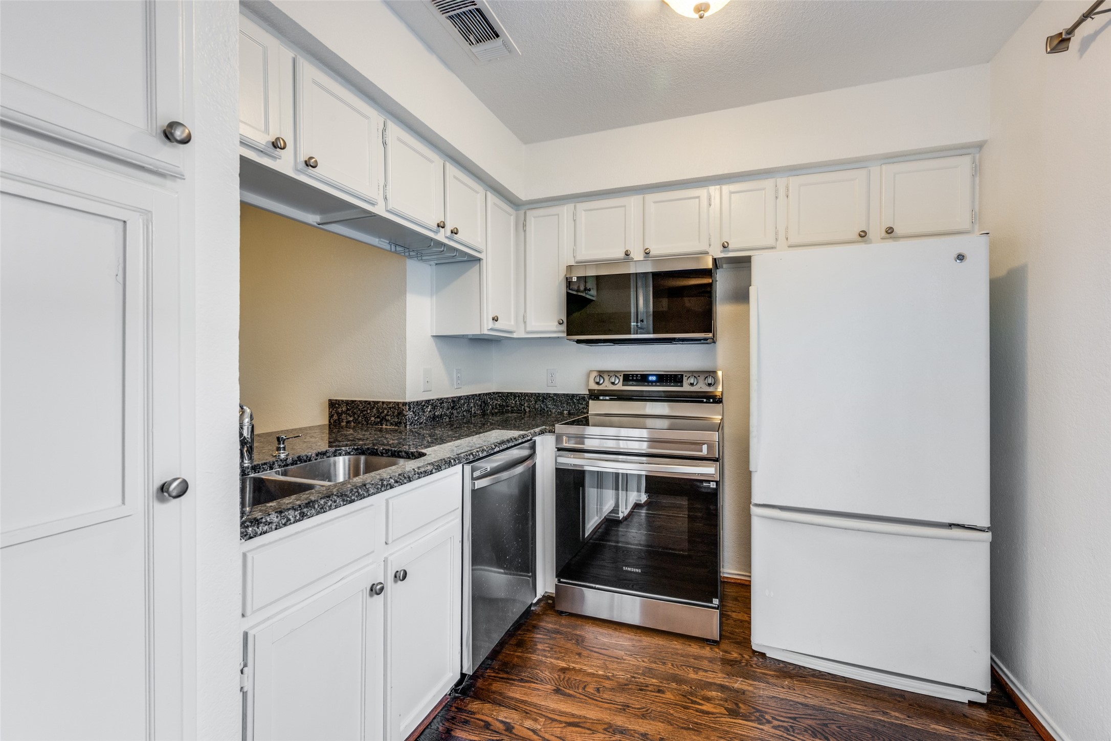 1105 Bert Drive Arlington TX 76012
