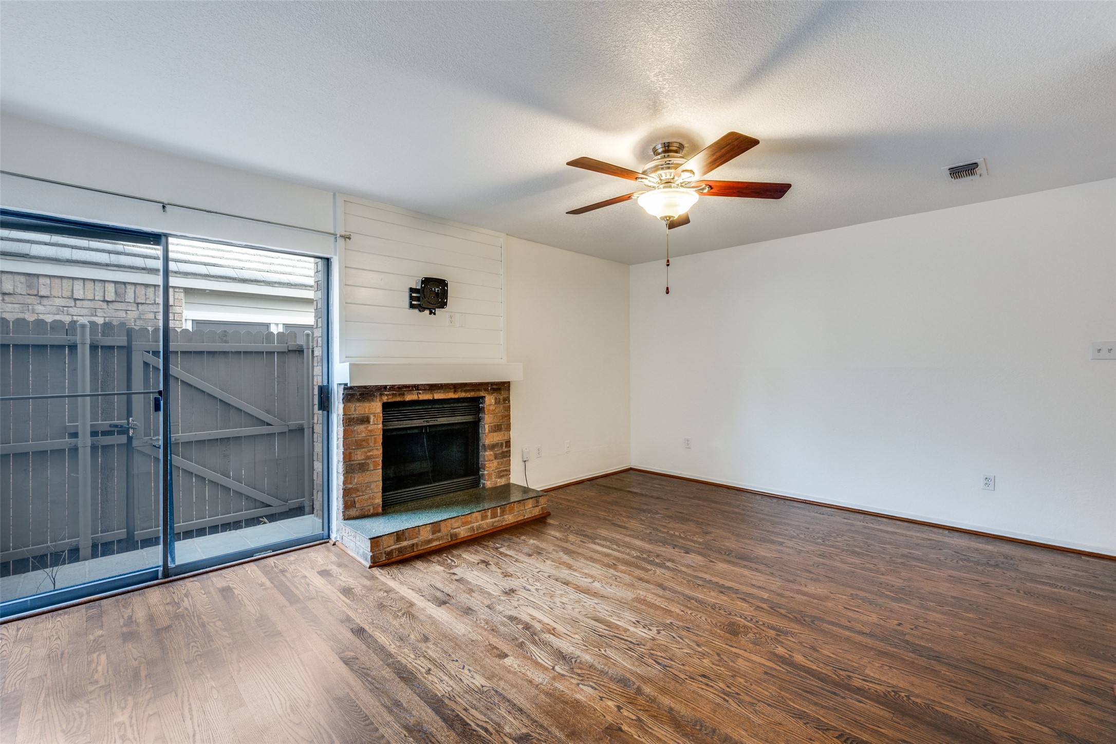 1105 Bert Drive Arlington TX 76012