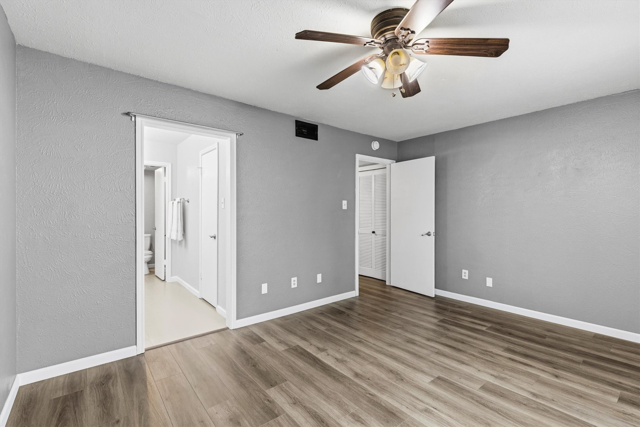 2535 Wedglea Drive Dallas TX 75211