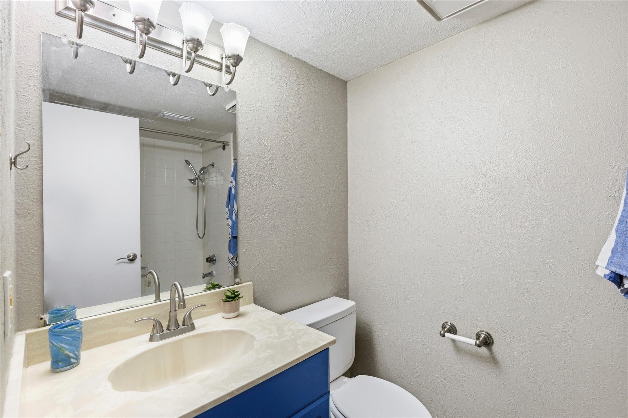 2535 Wedglea Drive Dallas TX 75211