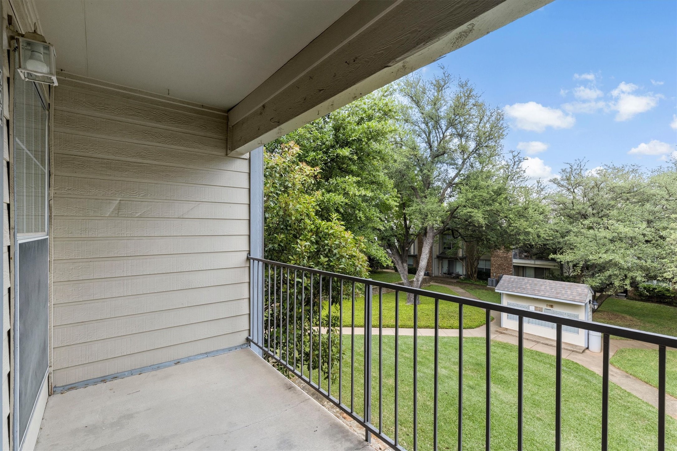 2535 Wedglea Drive Dallas TX 75211