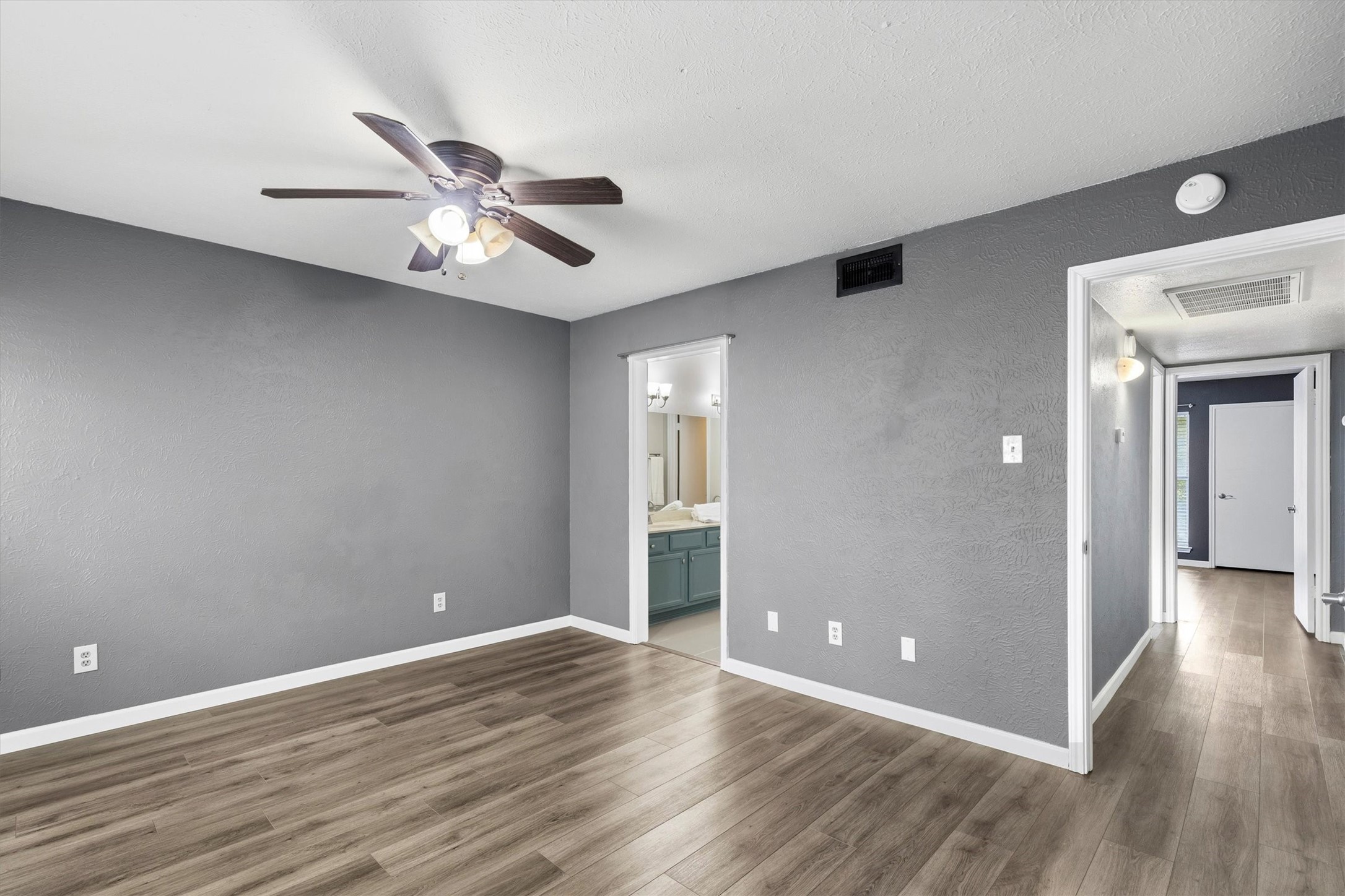 2535 Wedglea Drive Dallas TX 75211