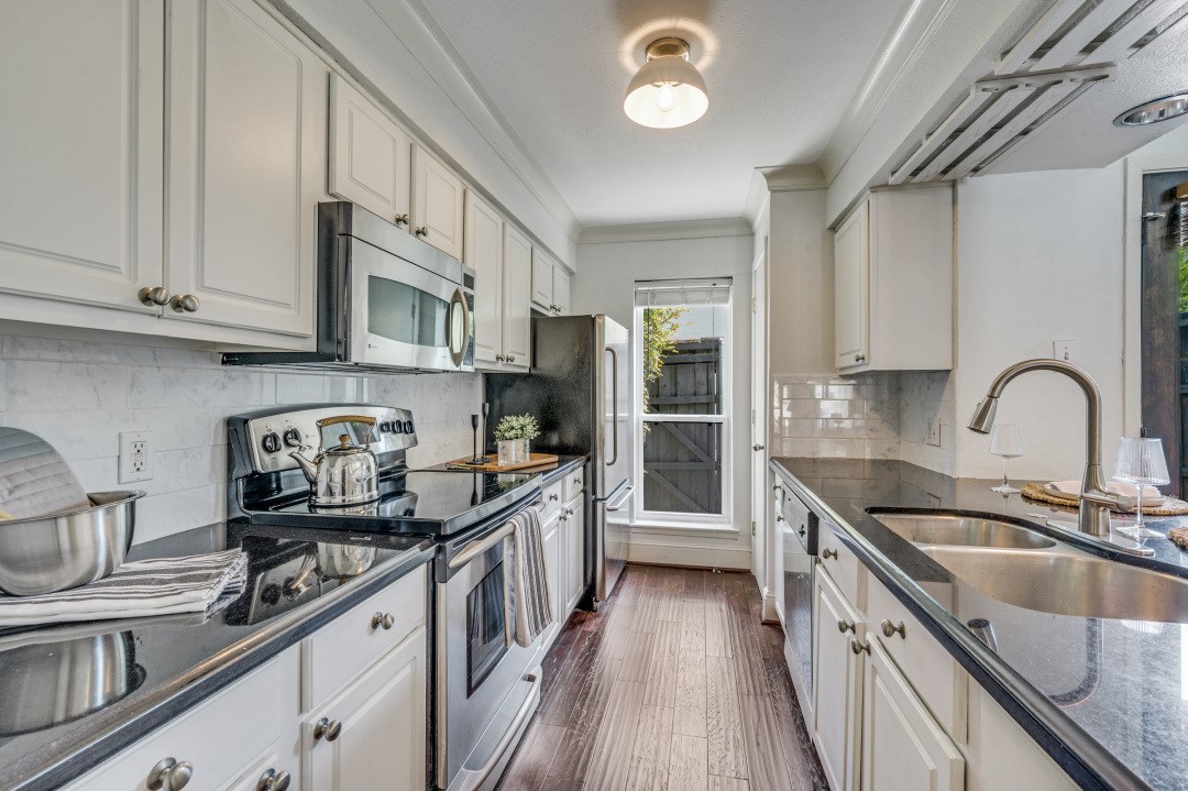 5926 Sandhurst Lane Dallas TX 75206