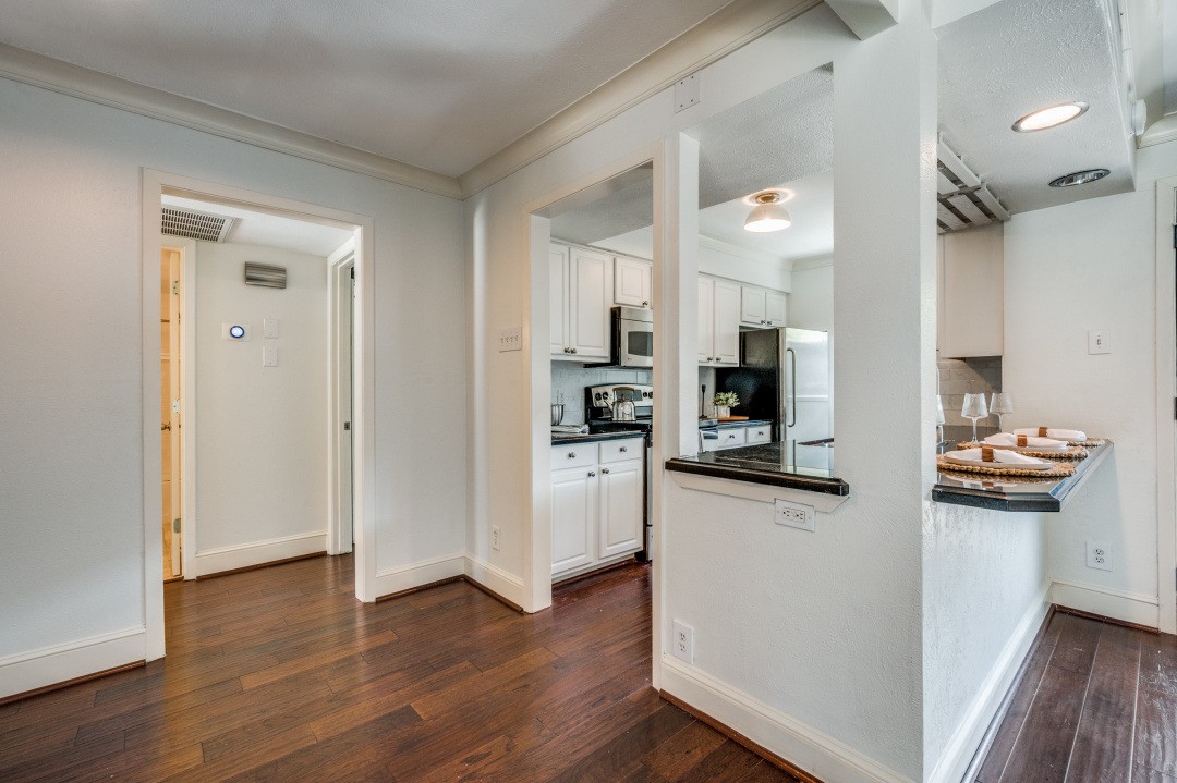 5926 Sandhurst Lane Dallas TX 75206