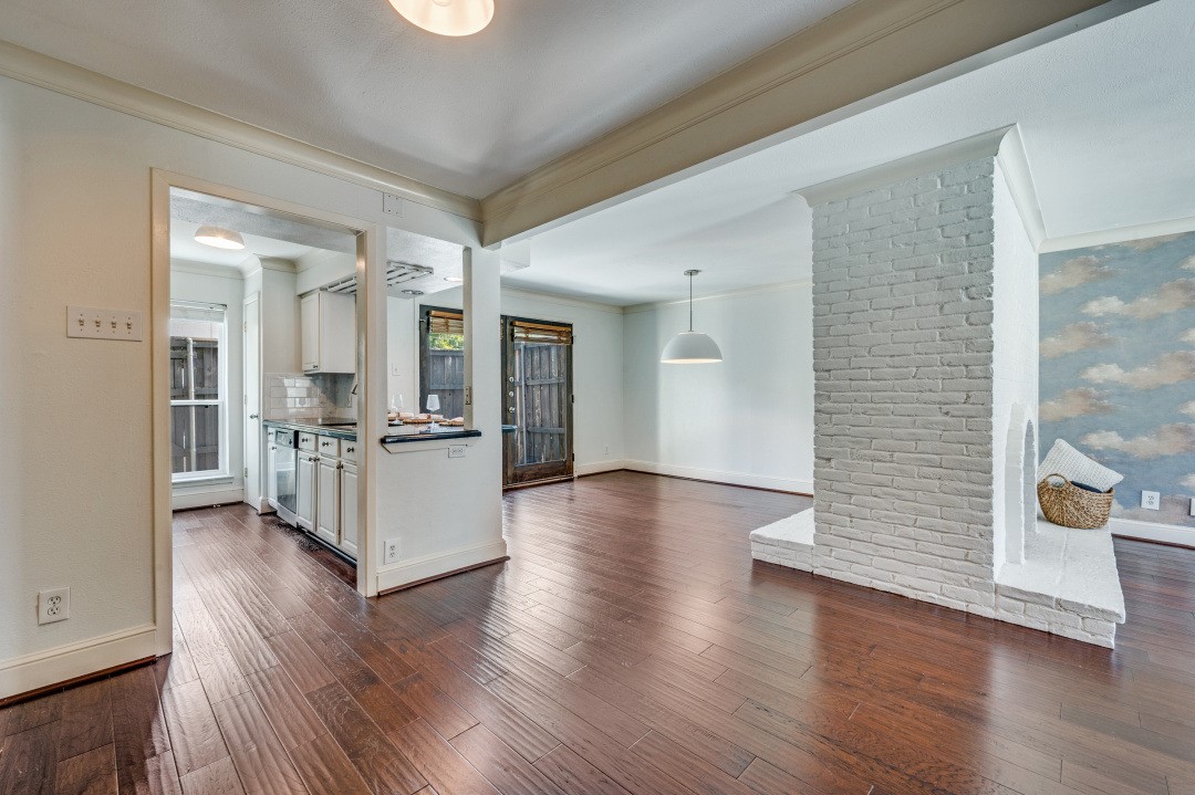 5926 Sandhurst Lane Dallas TX 75206