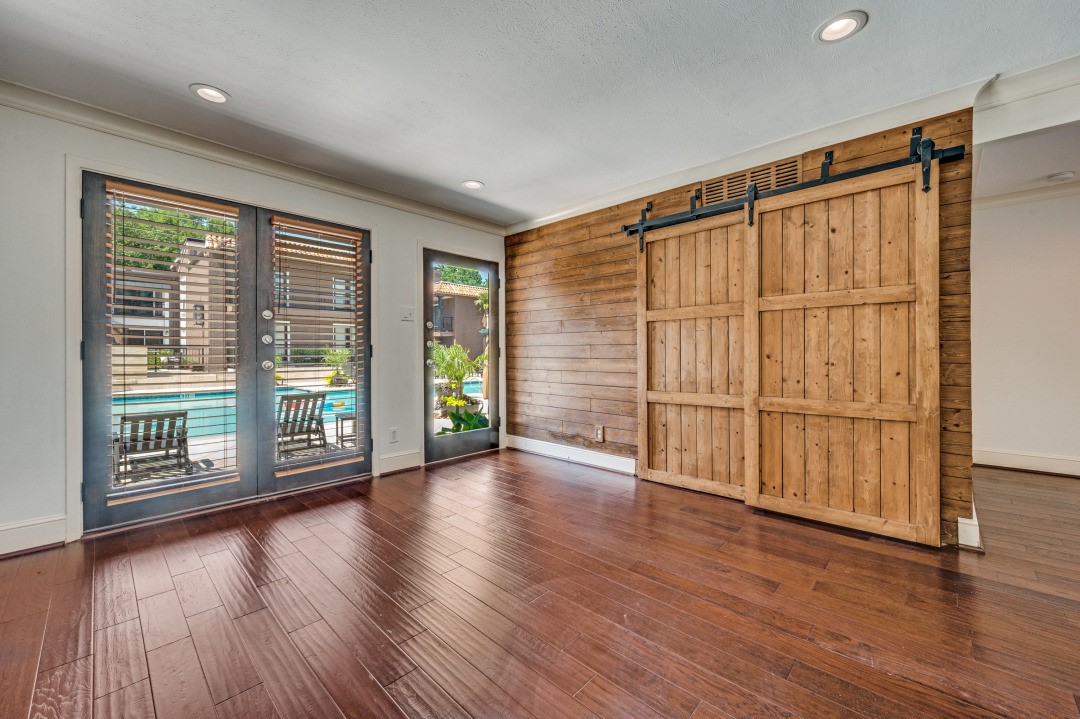 5926 Sandhurst Lane Dallas TX 75206