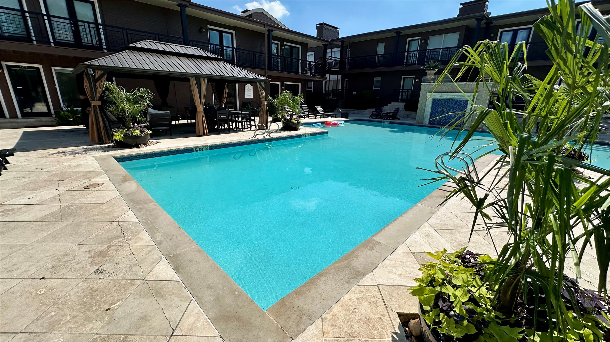 5926 Sandhurst Lane Dallas TX 75206