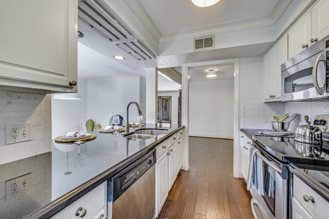 5926 Sandhurst Lane Dallas TX 75206