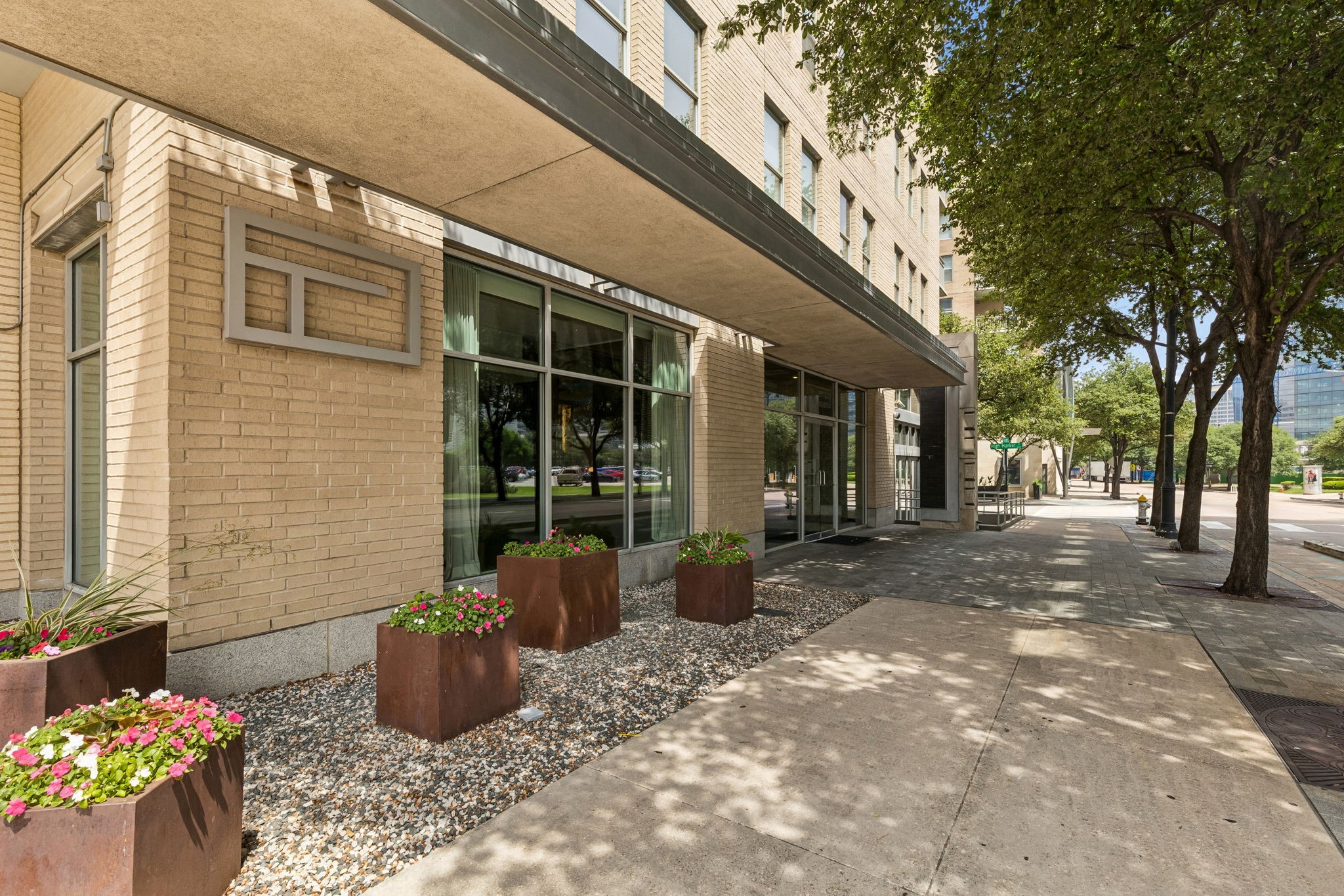 2323 N Houston Street Dallas TX 75219