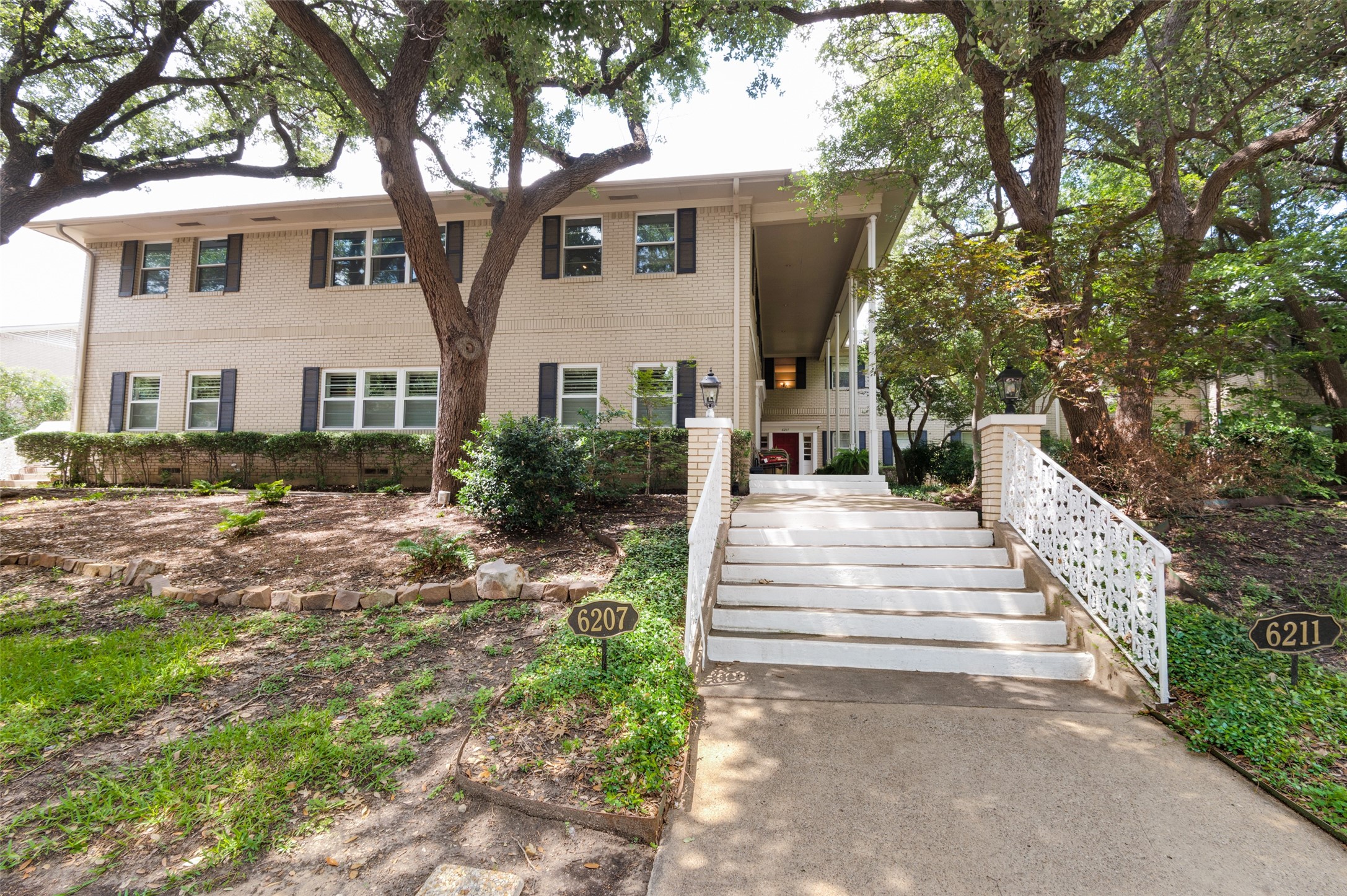 6211 Bandera Avenue Dallas TX 75225