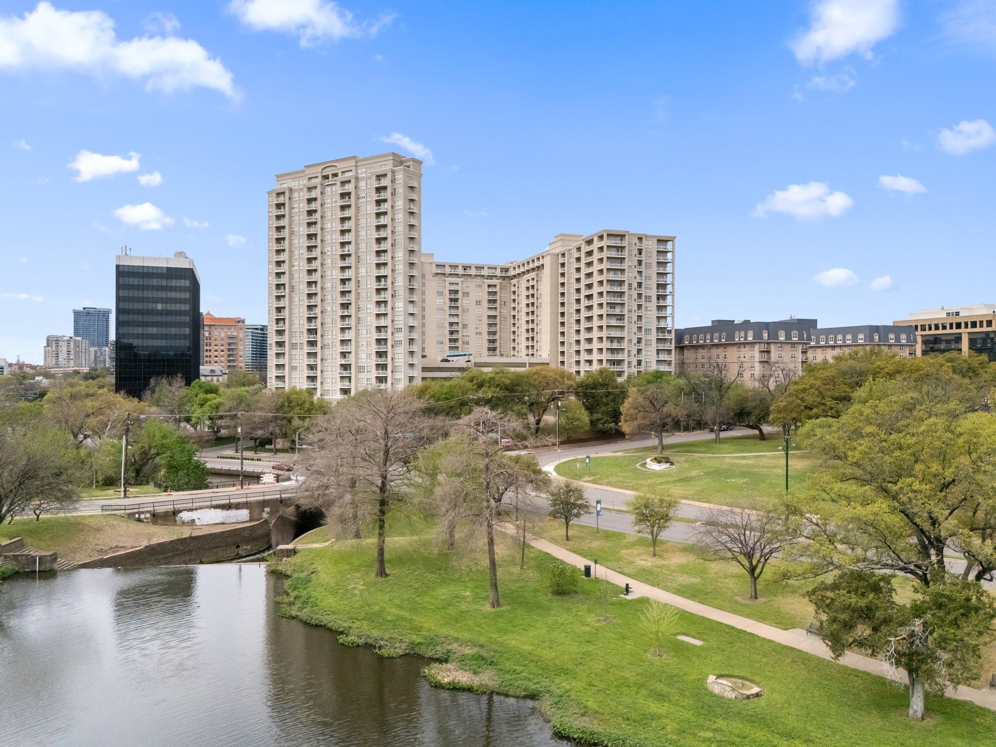 3225 Turtle Creek Boulevard Dallas TX 75219