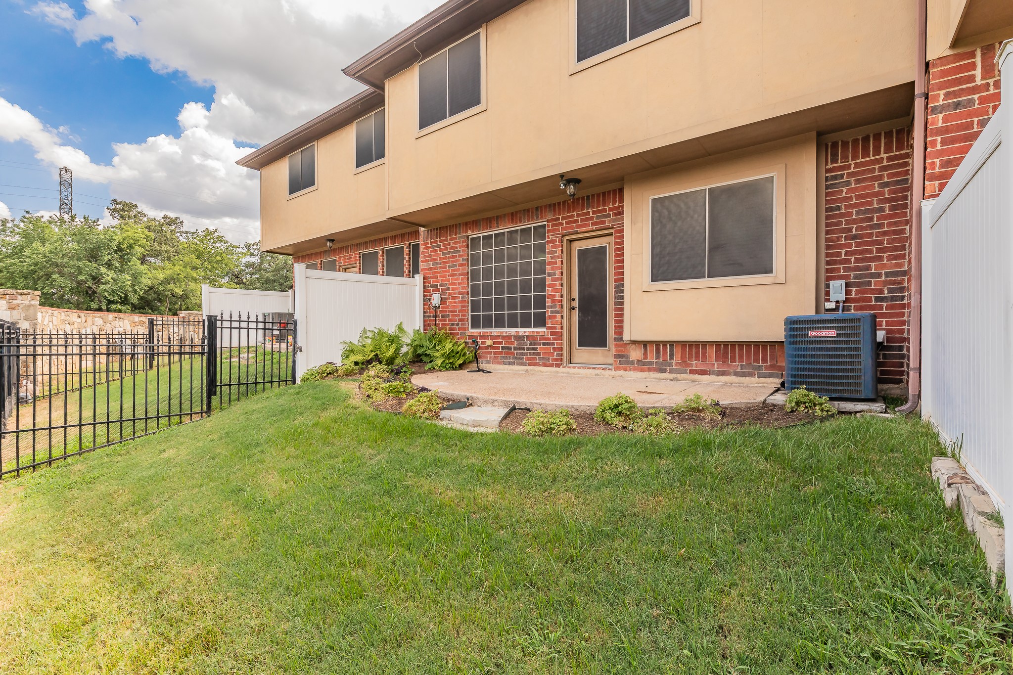 260 Corinna Court Hurst TX 76053