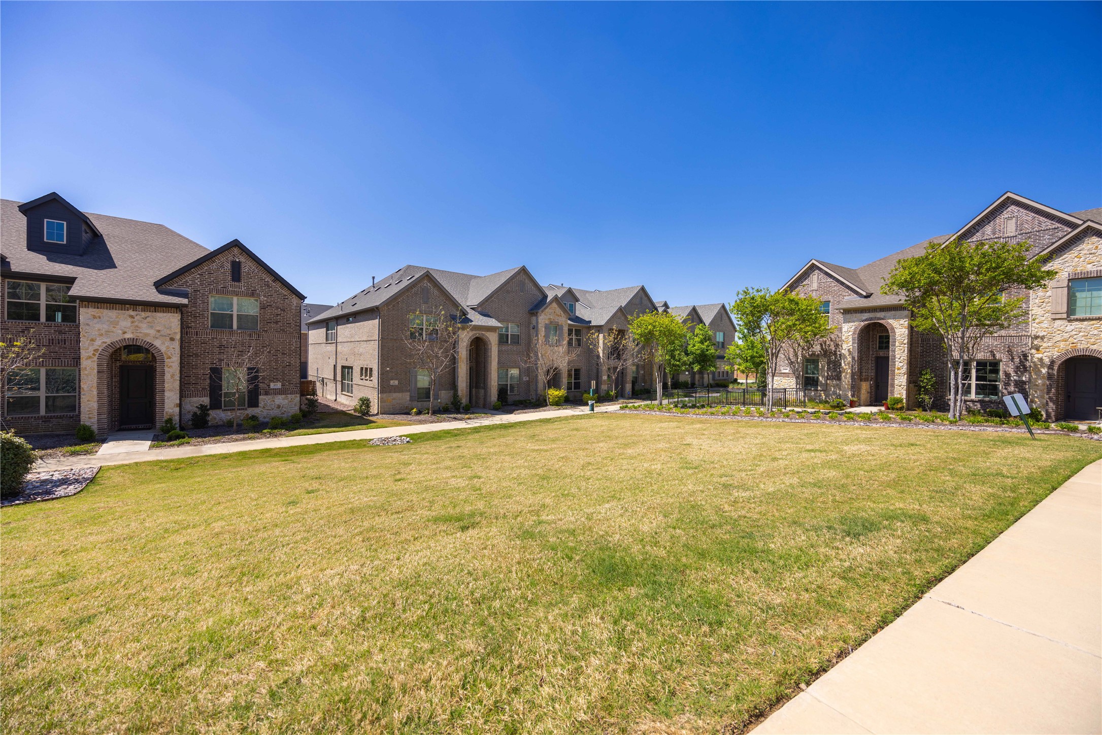 631 Cobblestone Lane Irving TX 75039
