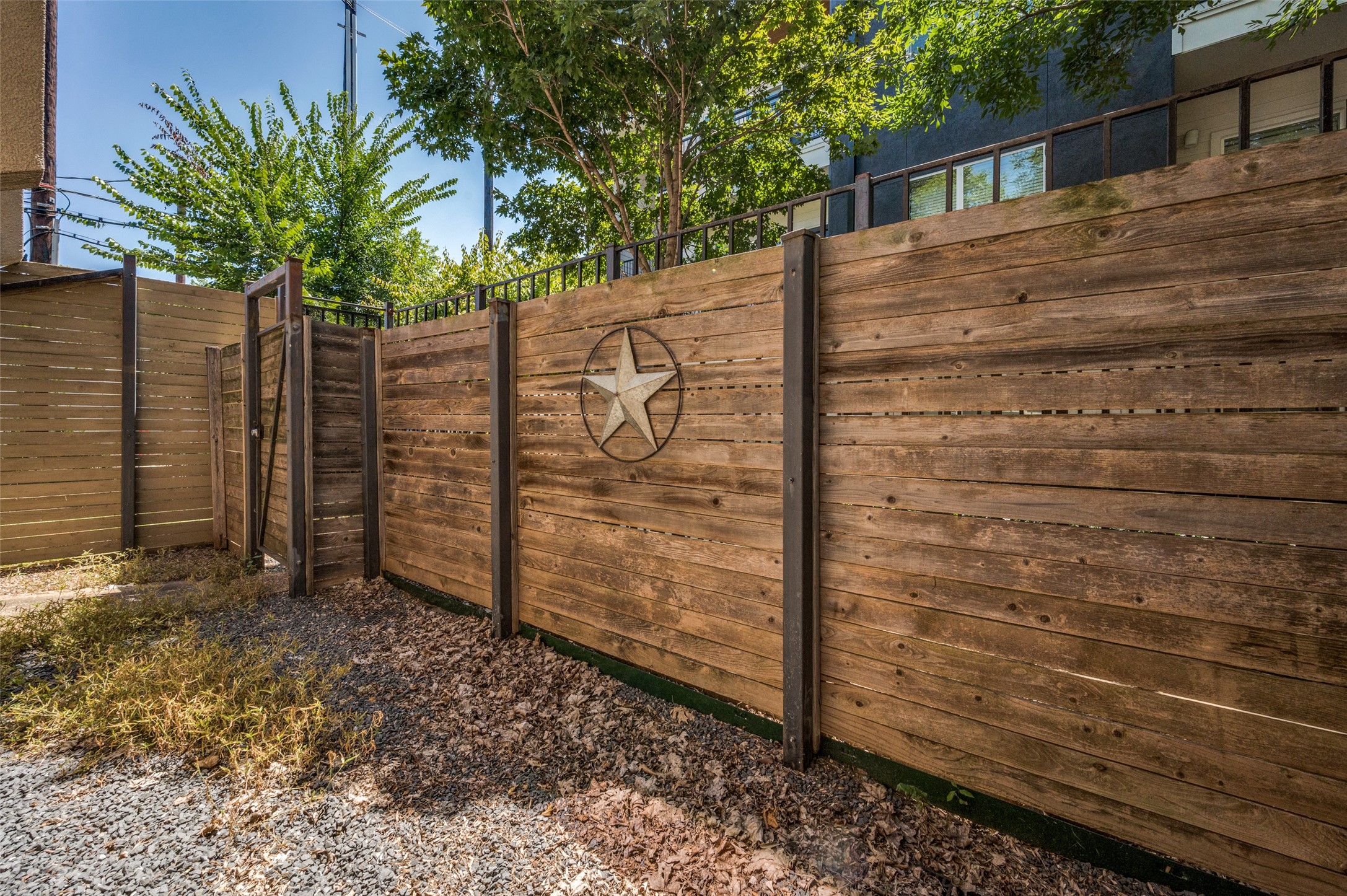 2020 N Garrett Avenue Dallas TX 75206