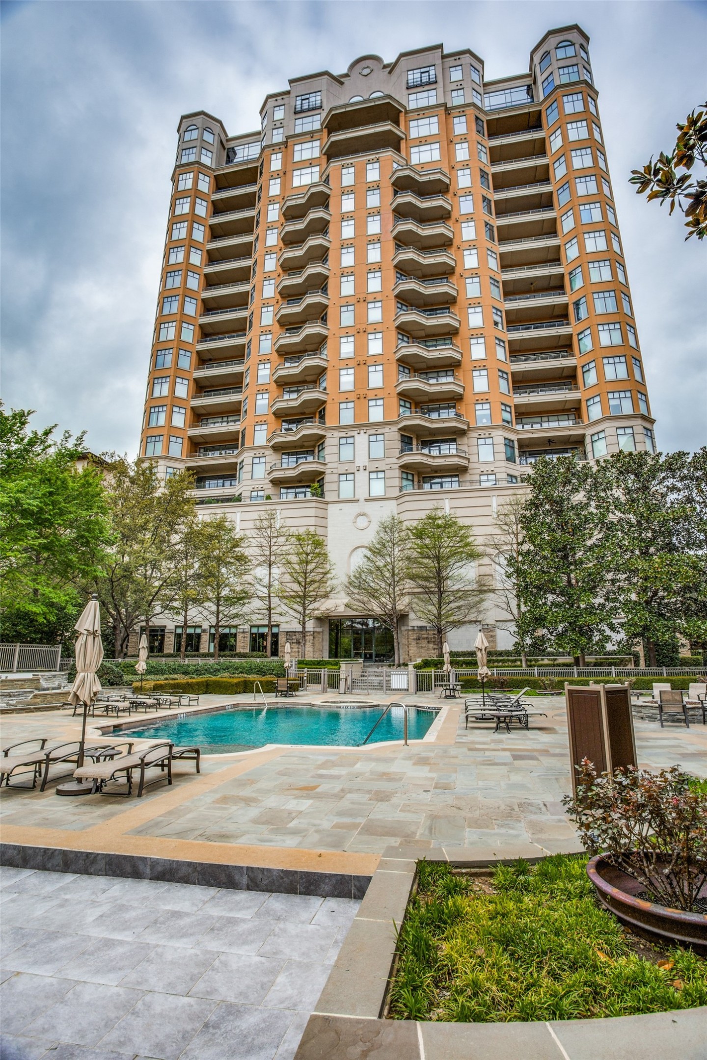 2828 Hood Street Dallas TX 75219