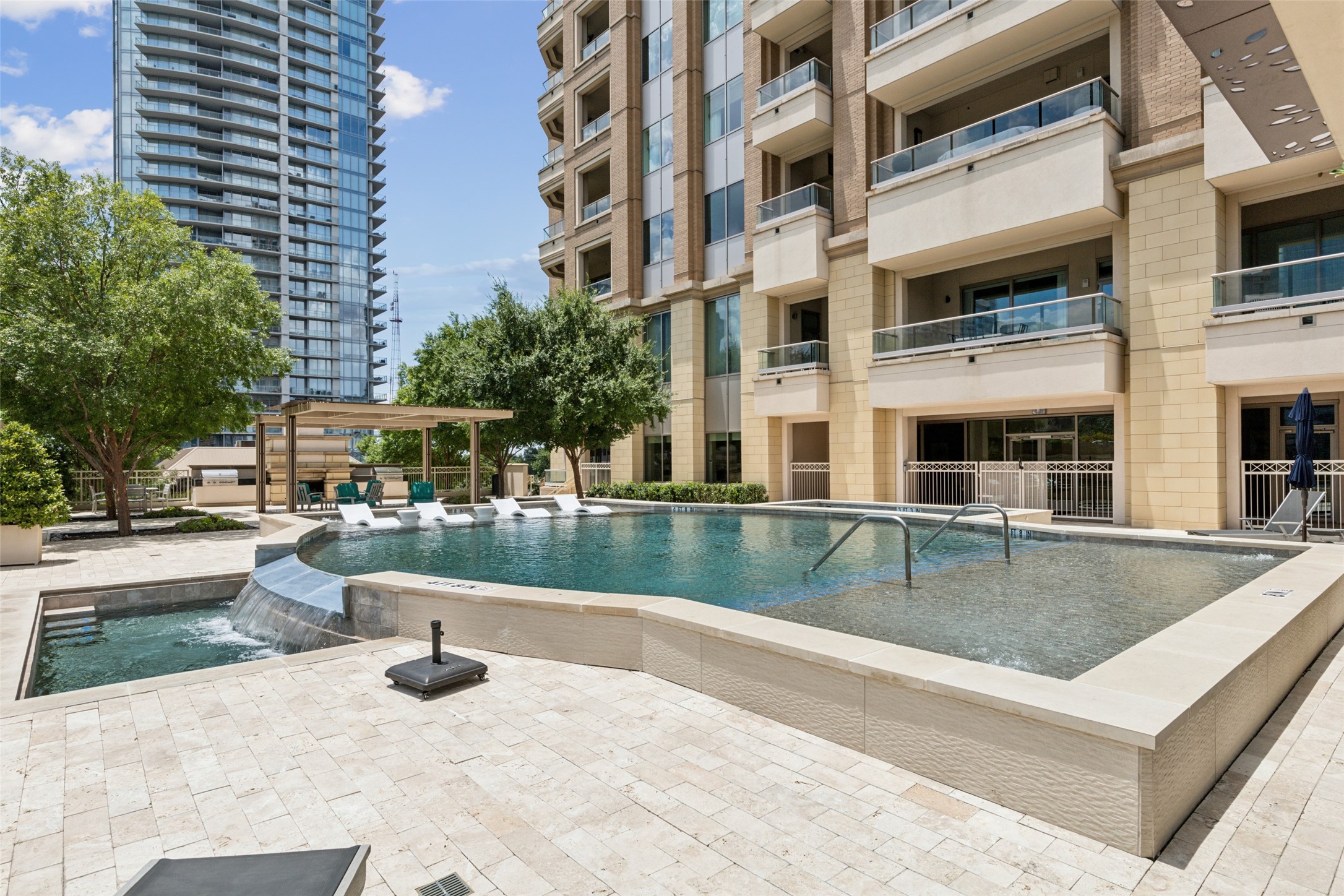 2300 Wolf Street Dallas TX 75201