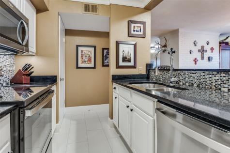 5930 Sandhurst Lane Dallas TX 75206