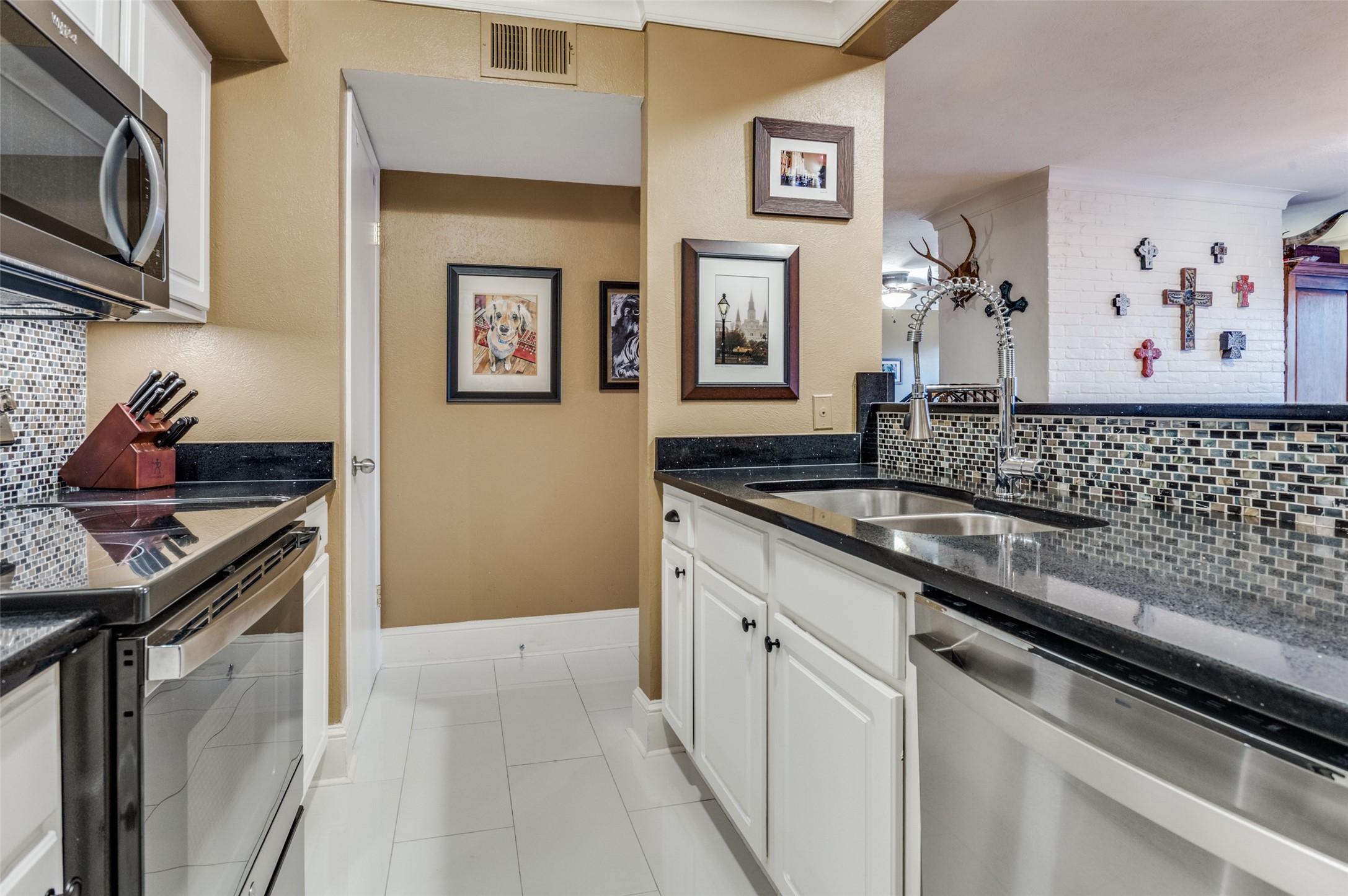 5930 Sandhurst Lane Dallas TX 75206