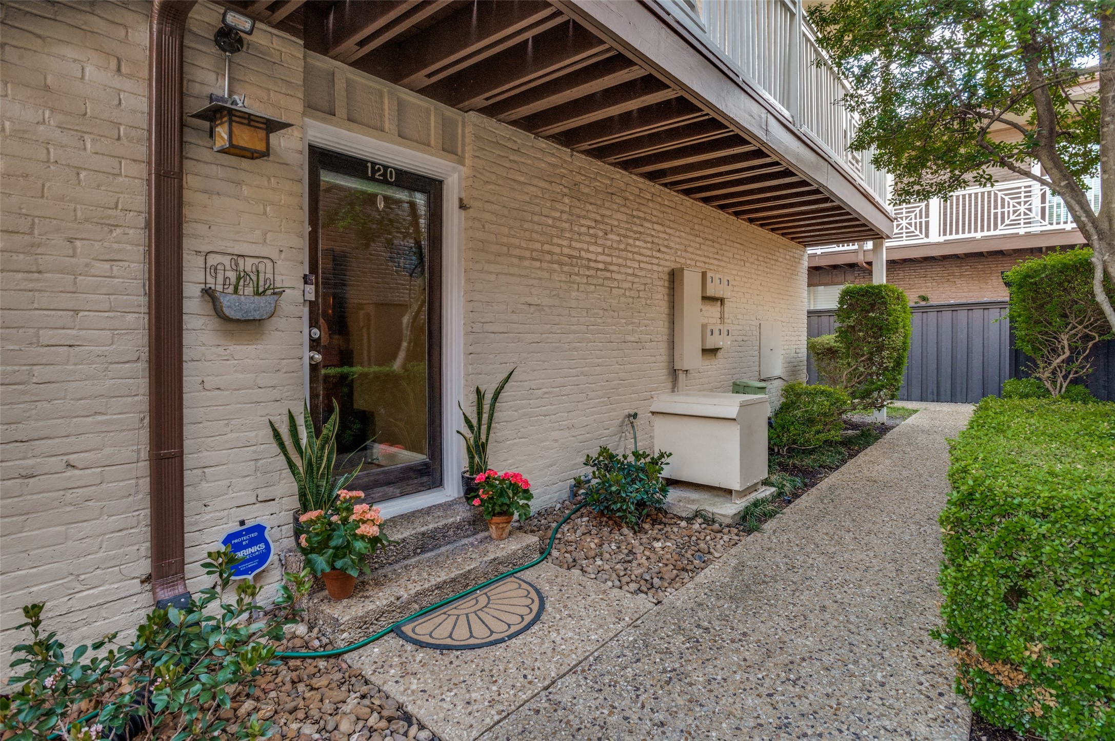 5930 Sandhurst Lane Dallas TX 75206
