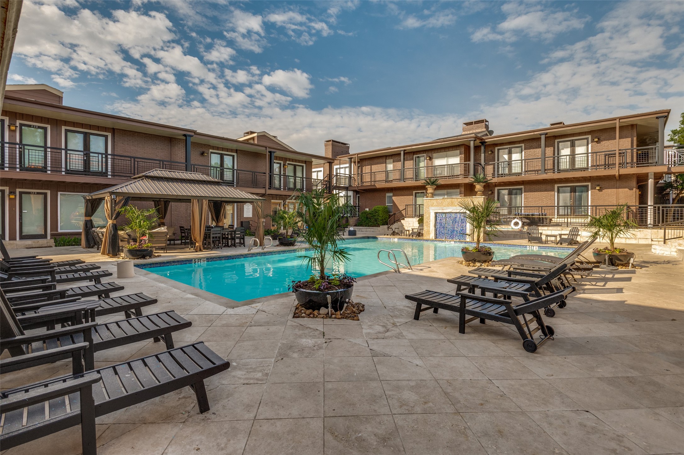 5930 Sandhurst Lane Dallas TX 75206