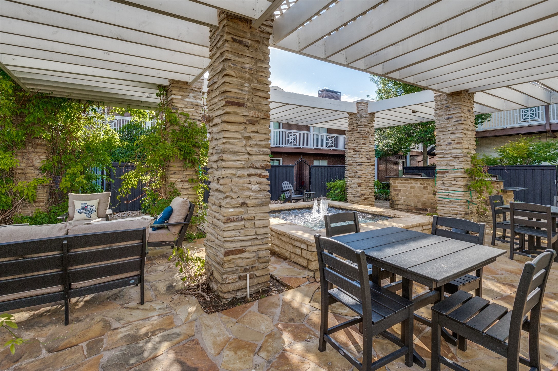 5930 Sandhurst Lane Dallas TX 75206