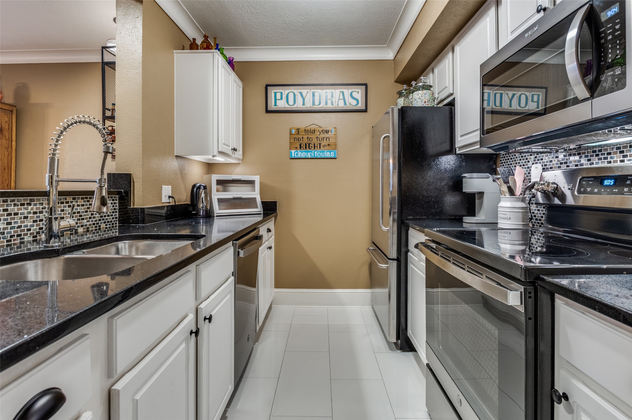 5930 Sandhurst Lane Dallas TX 75206