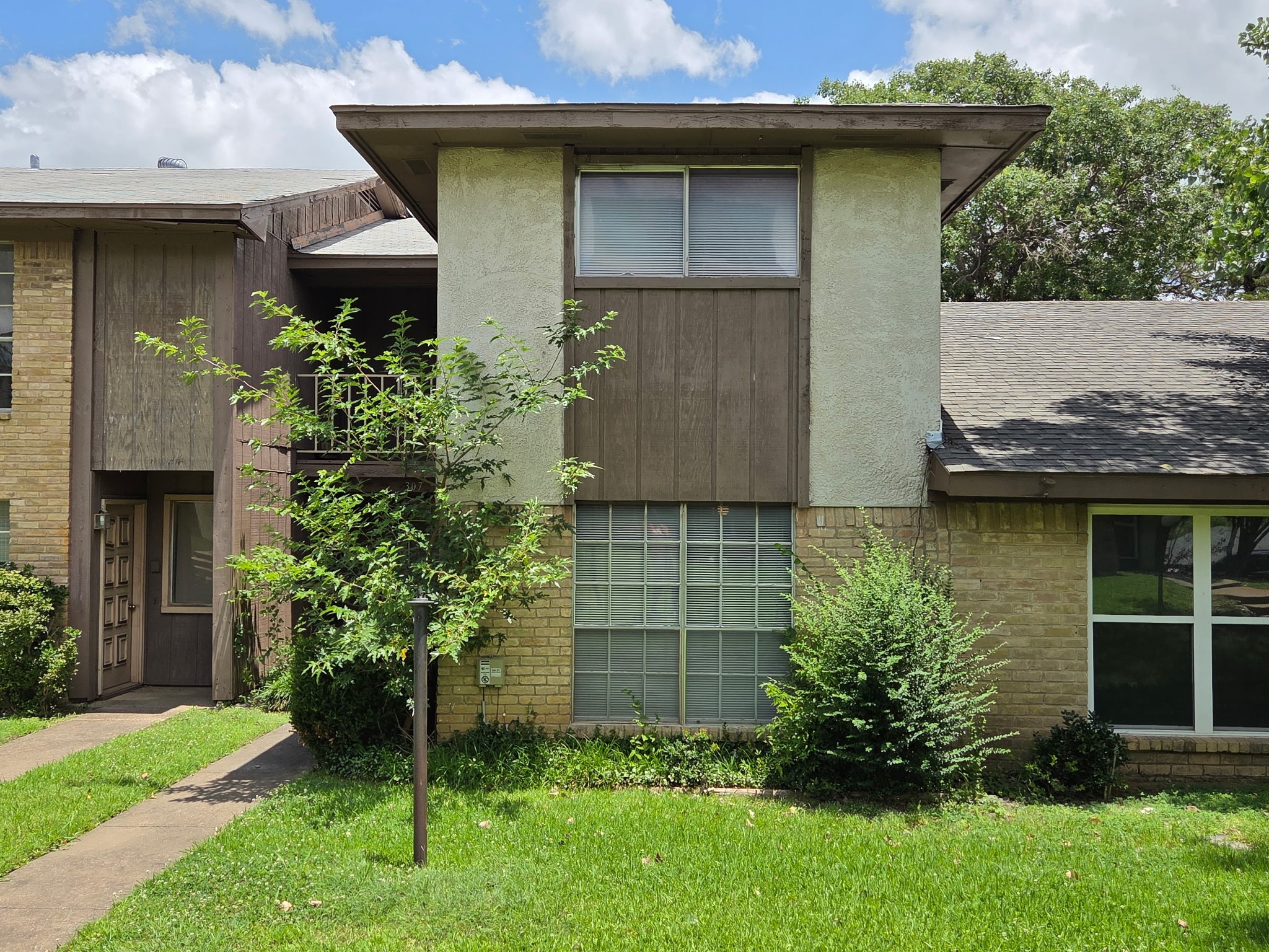 1402 S Carrier Parkway Grand Prairie TX 75051