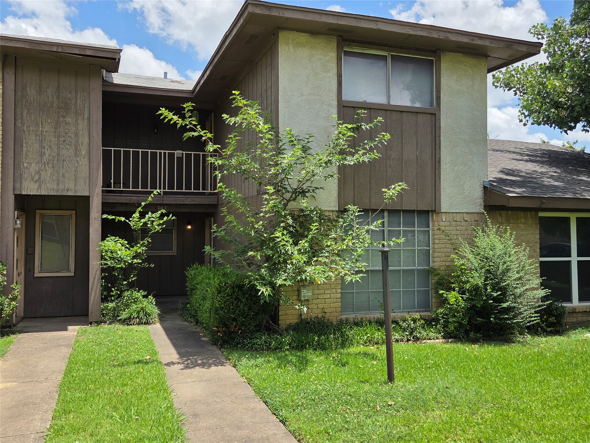 1402 S Carrier Parkway Grand Prairie TX 75051