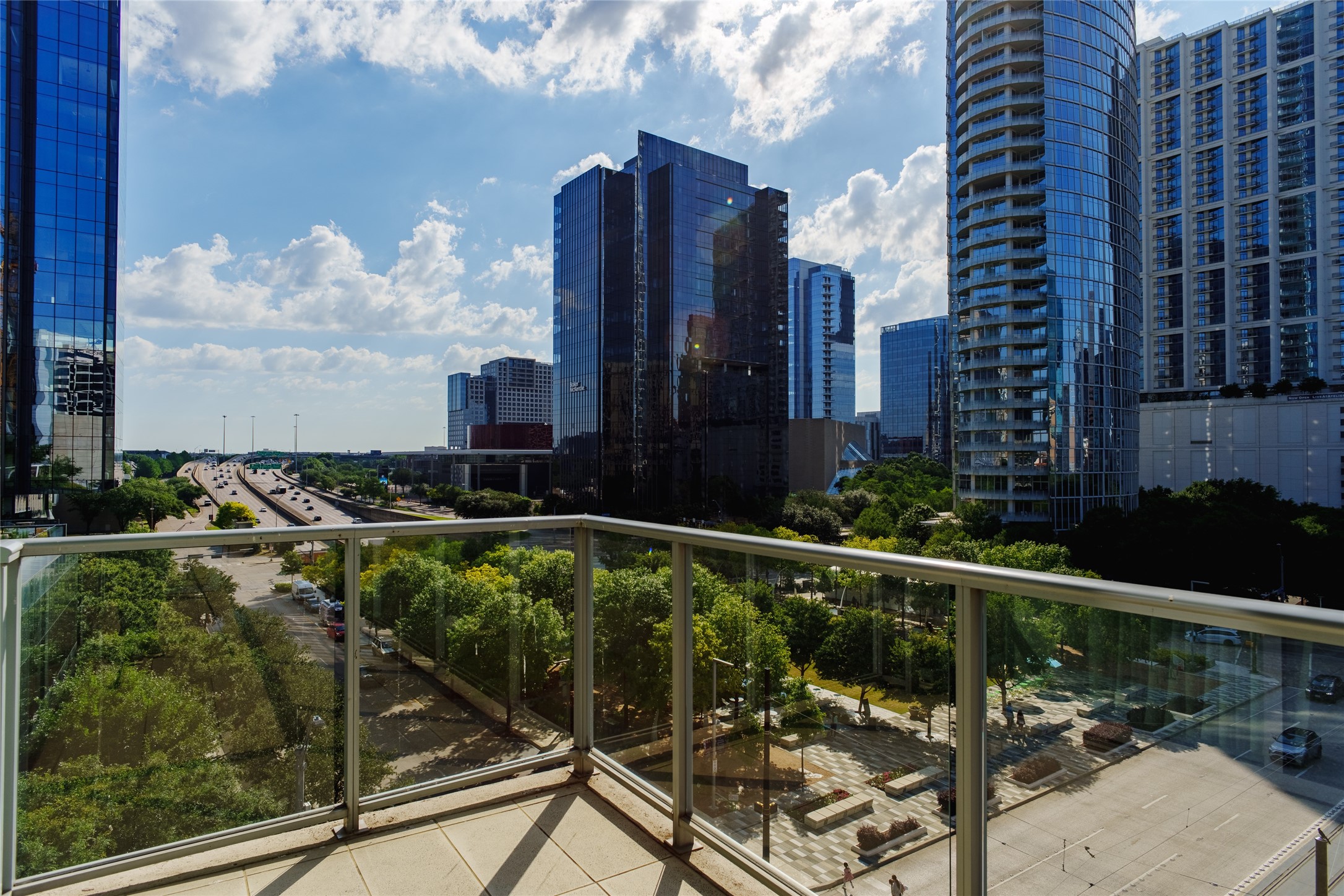 2025 Woodall Rodgers Freeway Dallas TX 75201
