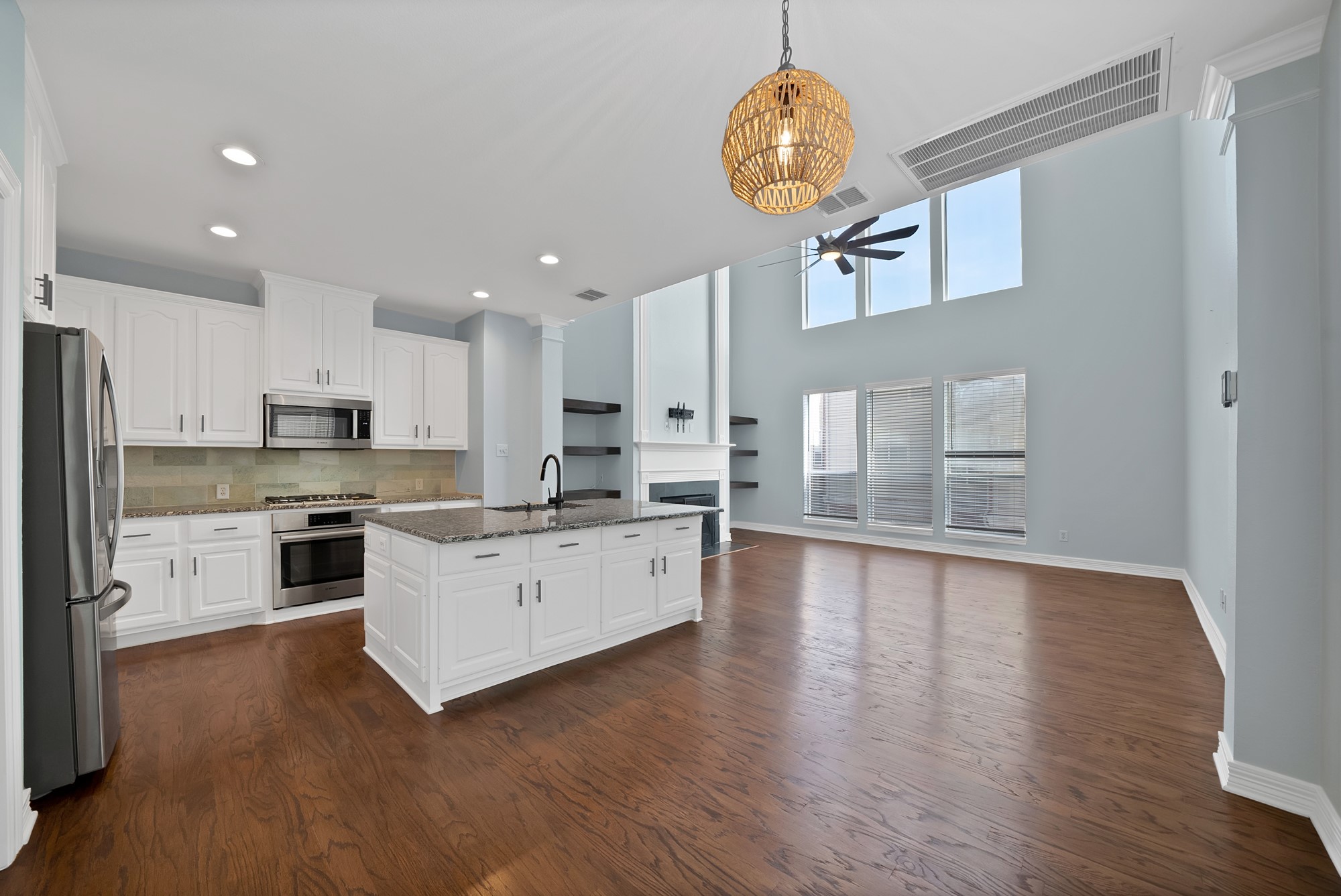1015 W Bluff Street Fort Worth TX 76102