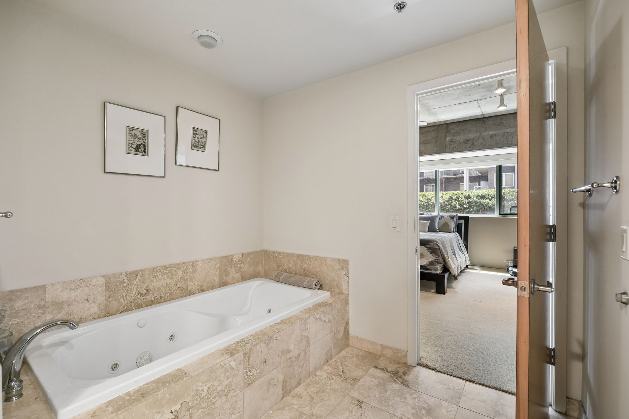 1999 Mckinney Avenue Dallas TX 75201