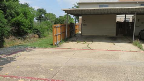 109 W Mountain Creek Drive Grand Prairie TX 75052