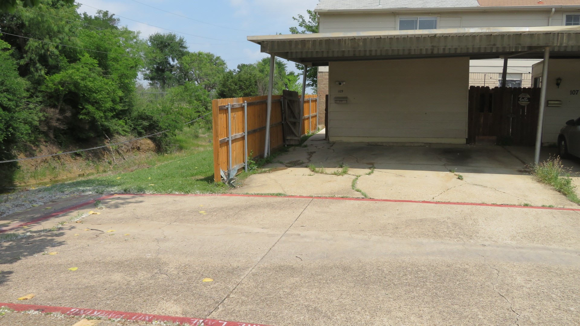 109 W Mountain Creek Drive Grand Prairie TX 75052