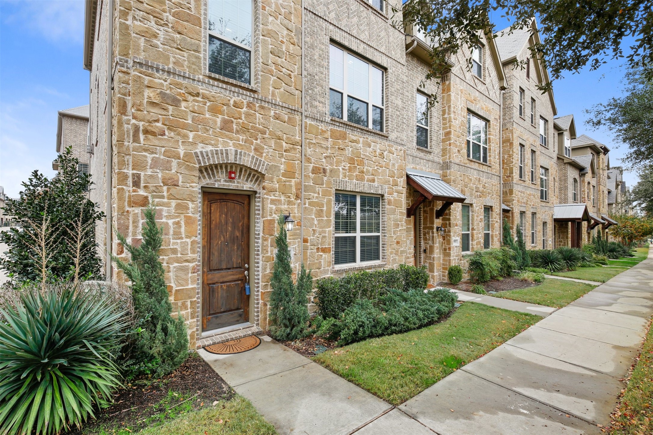 597 W Royal Lane Irving TX 75039
