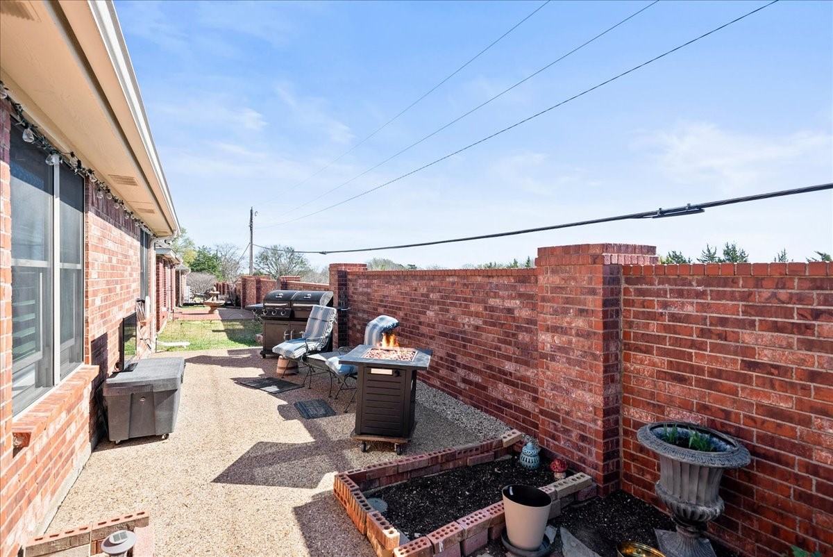 942 Cresthill Drive Cedar Hill TX 75104