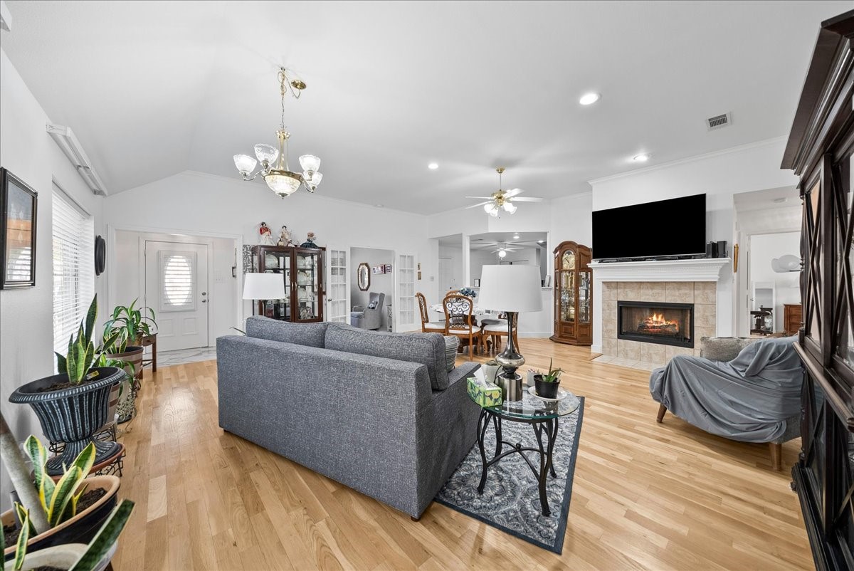 942 Cresthill Drive Cedar Hill TX 75104